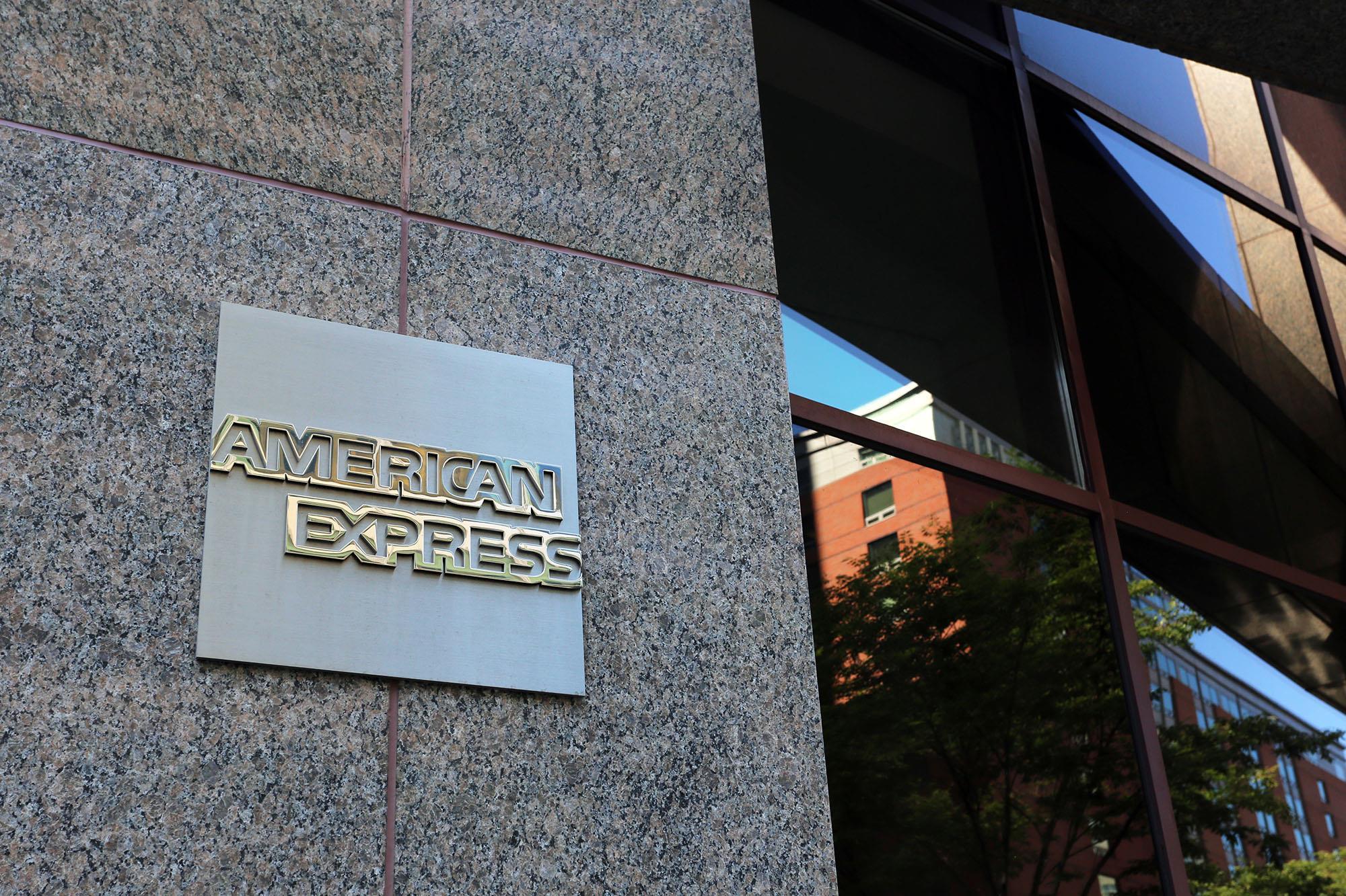 You are currently viewing American Express National Bank Review – Savings Account & CDs
