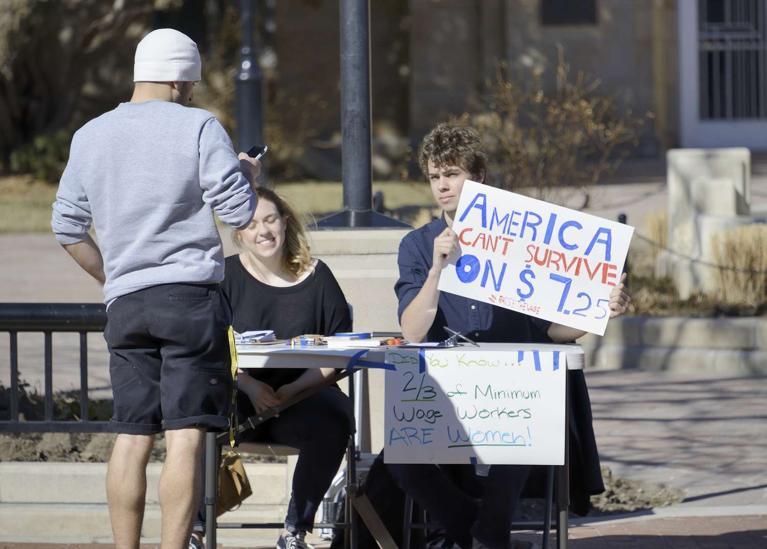 You are currently viewing Living on the Minimum Wage – Is It Possible?