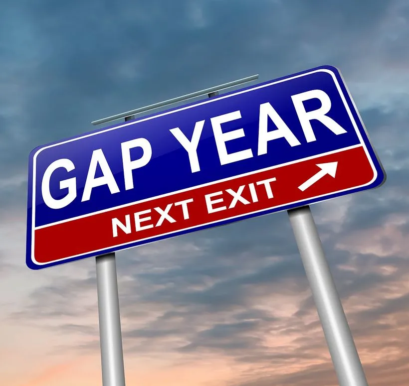 You are currently viewing High School Grads: Start College in the Fall or Take a Gap Year?