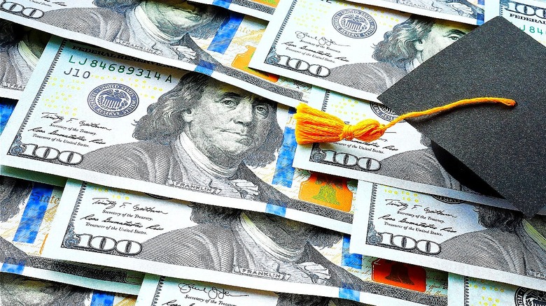 You are currently viewing How to Choose the Best Student Loan Repayment Plan for You