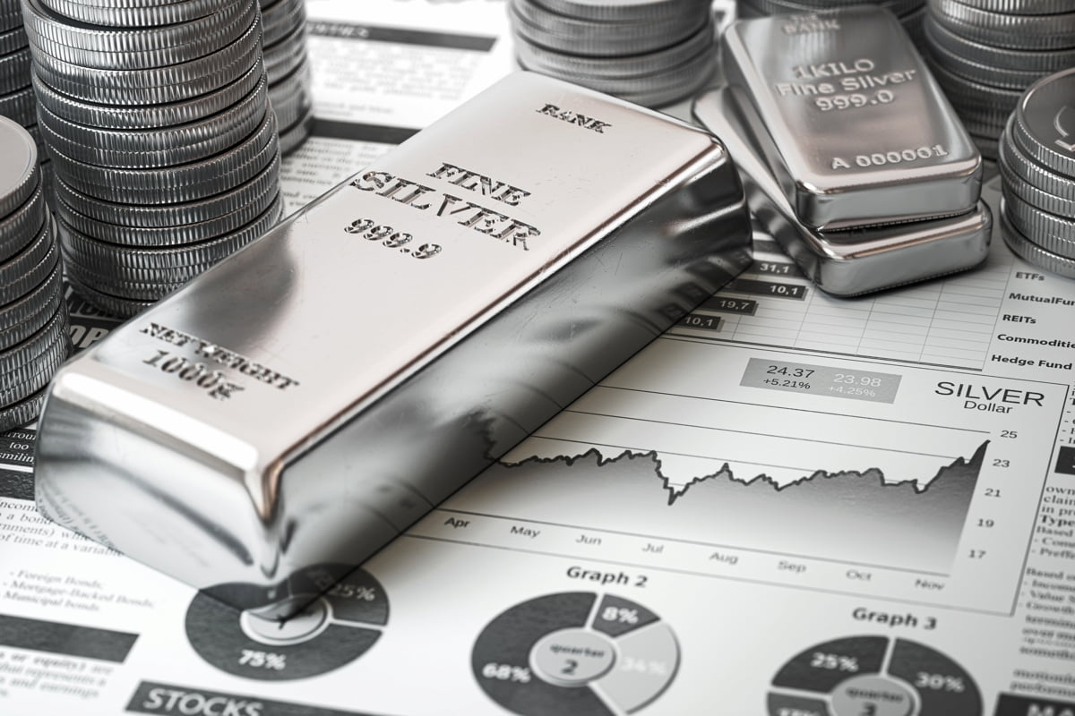 You are currently viewing Should You Invest In Silver? Benefits + Risks