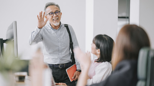 You are currently viewing 18 Best Post-Retirement Job Opportunities for Seniors & Retirees