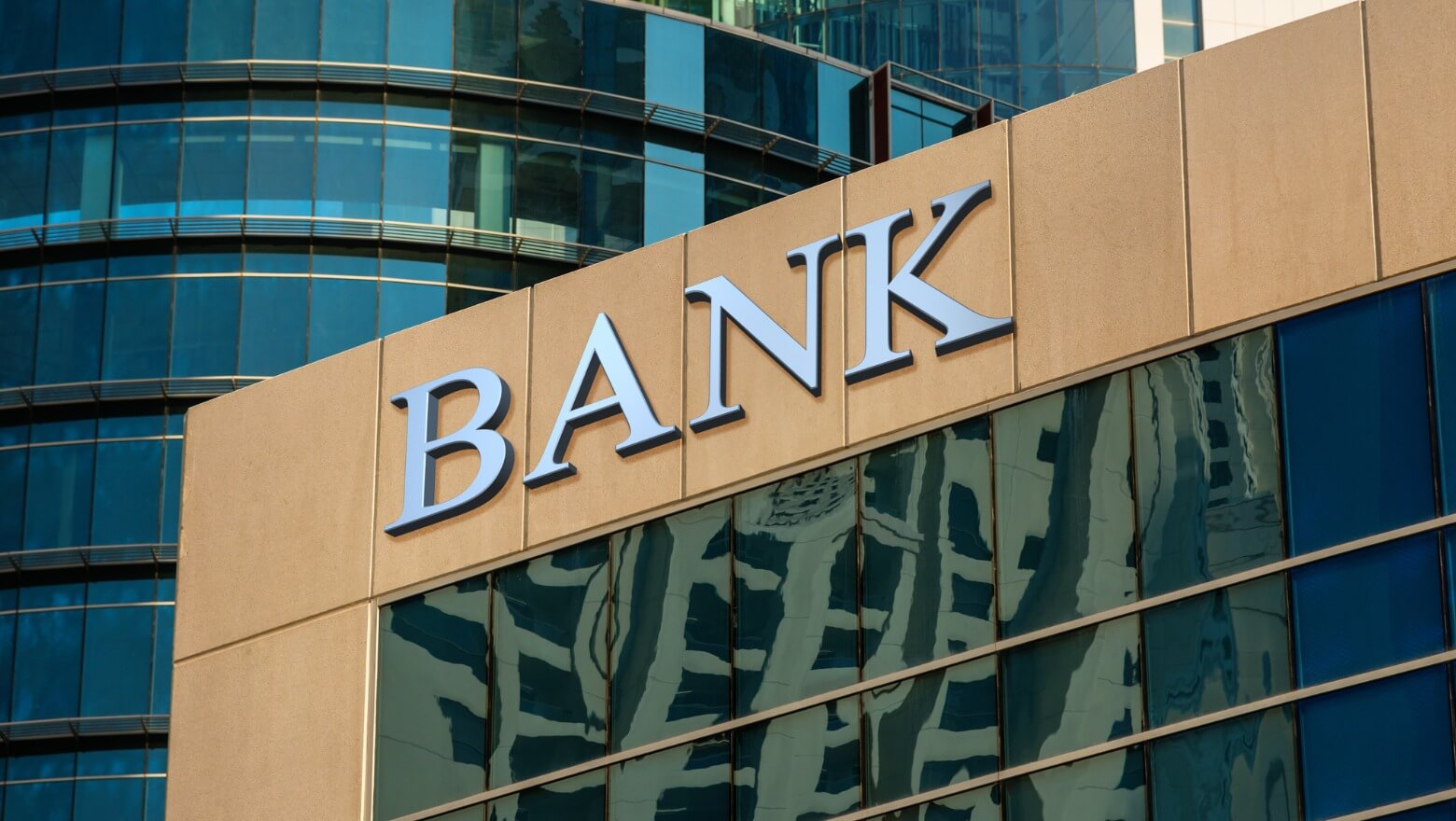 Read more about the article Private Banking Explained — Pros, Cons, and Eligibility Criteria
